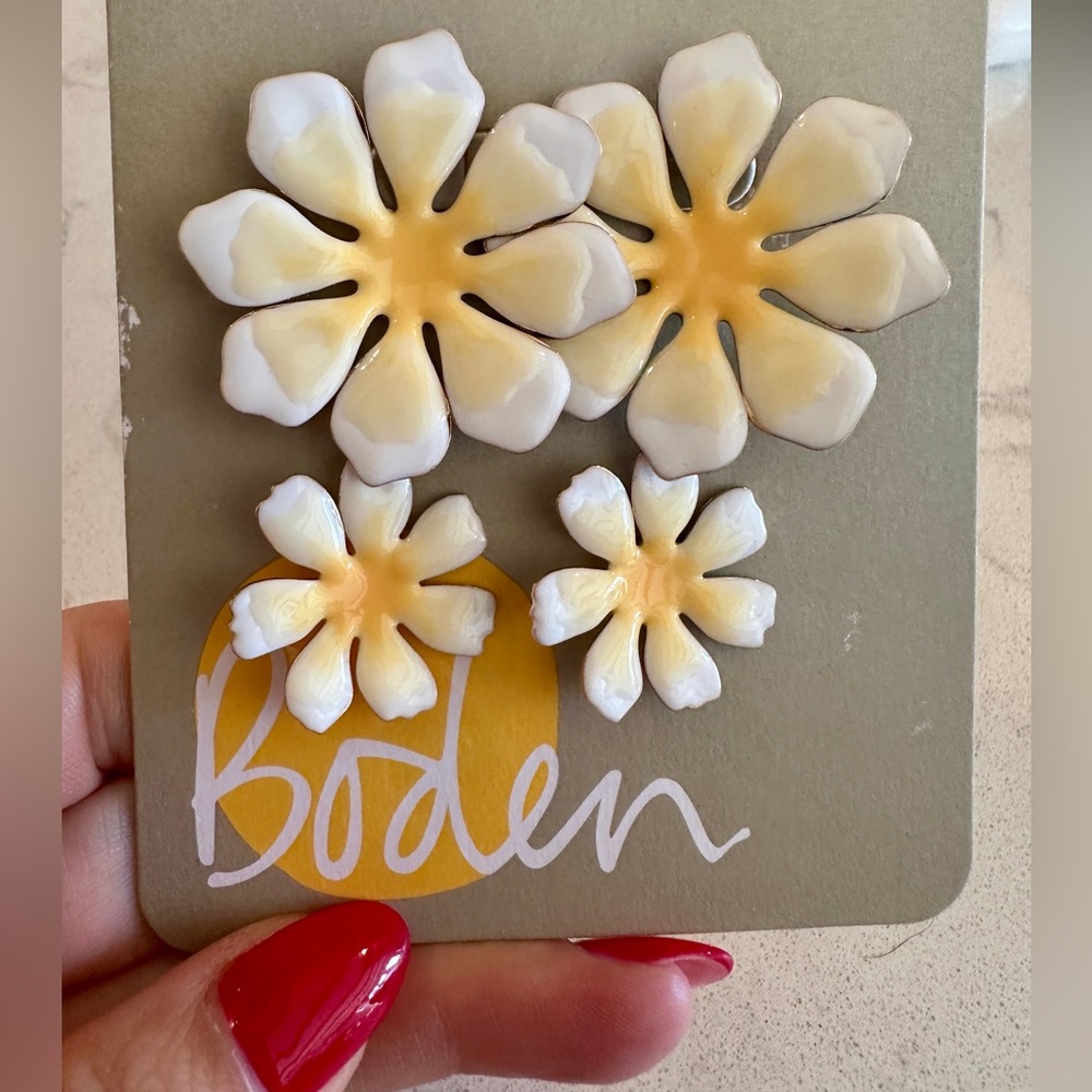 Boden Daisy Drop Resin Earrings / Cream and Yellow Floral Earrings